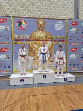 Tian Šakanović 1. mesto v katah med dečki 8-4-kyu